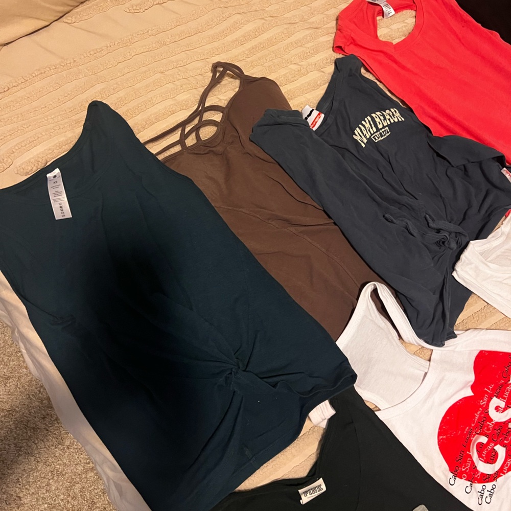 Workout Tank Bundle (12 Pieces) - Picture 8 of 9
